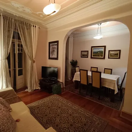 In Centre Of Near Gulbenkien Garden Appartamento