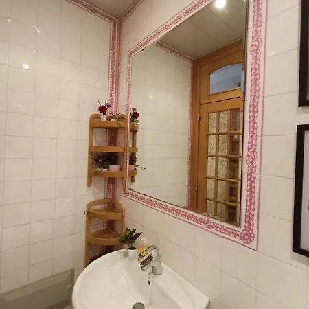 In Centre Of Near Gulbenkien Garden Lisbona