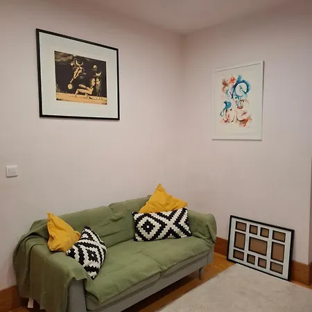 In Centre Of Near Gulbenkien Garden * Lisbona