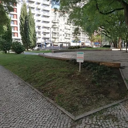 Apartamento In Centre Of Near Gulbenkien Garden Lisboa