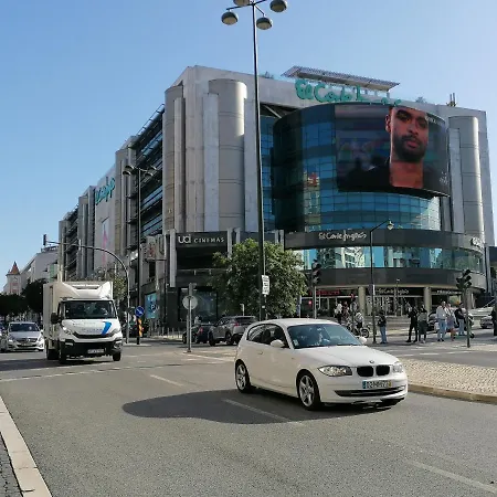 In Centre Of Near Gulbenkien Garden