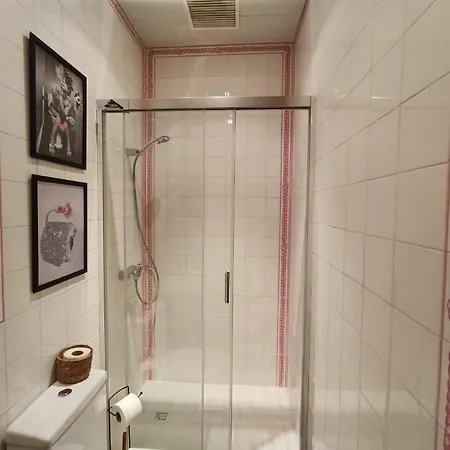 In Centre Of Near Gulbenkien Garden