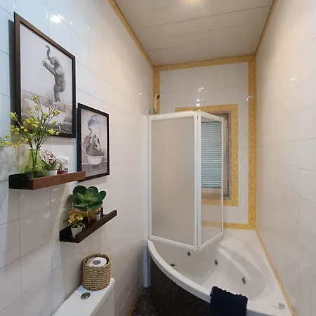 In Centre Of Near Gulbenkien Garden