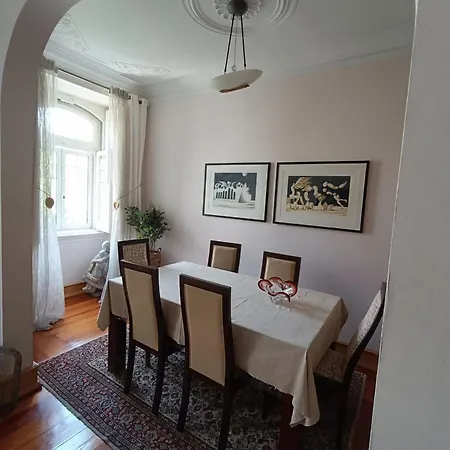 In Centre Of Near Gulbenkien Garden * Lisbon