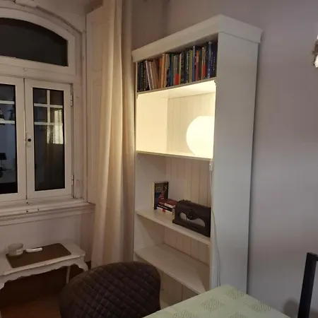 In Centre Of Near Gulbenkien Garden *