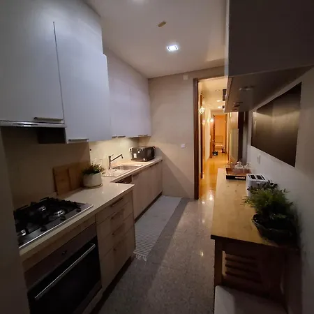 In Centre Of Near Gulbenkien Garden