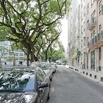 Appartement In Centre Of Near Gulbenkien Garden