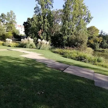 Lägenhet In Centre Of Near Gulbenkien Garden *