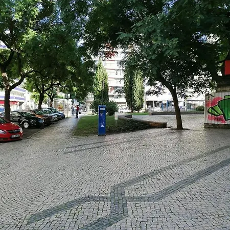 In Centre Of Near Gulbenkien Garden Lägenhet