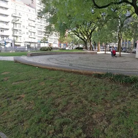 In Centre Of Near Gulbenkien Garden Apartment Lissabon