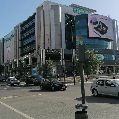 In Centre Of Near Gulbenkien Garden