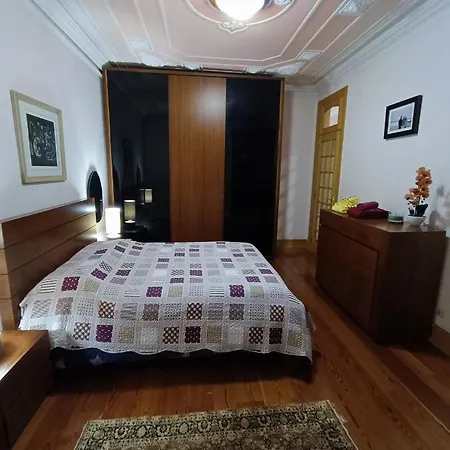 In Centre Of Near Gulbenkien Garden Lissabon