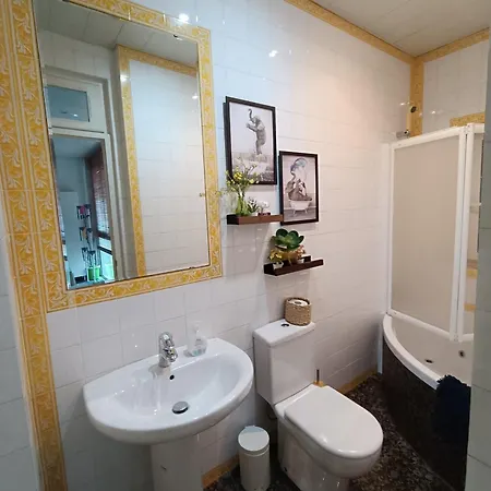 In Centre Of Near Gulbenkien Garden Lissabon