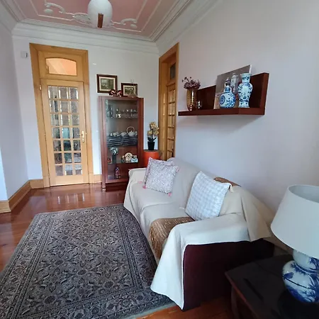 In Centre Of Near Gulbenkien Garden Apartment