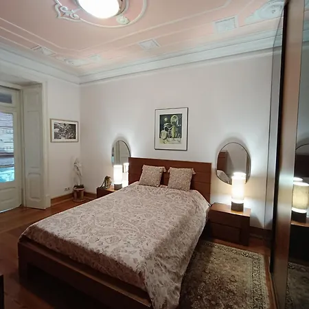 Apartment In Centre Of Near Gulbenkien Garden