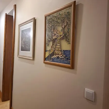 In Centre Of Near Gulbenkien Garden Apartment *