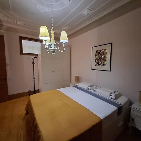 Apartment In Centre Of Near Gulbenkien Garden *