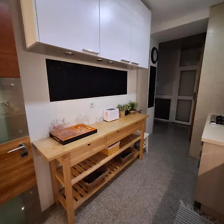 In Centre Of Near Gulbenkien Garden Apartment *