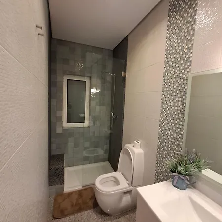 In Centre Of Near Gulbenkien Garden Lissabon