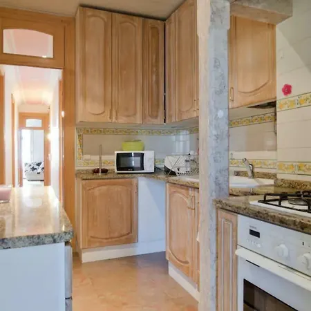 In Centre Of Near Gulbenkien Garden Apartment