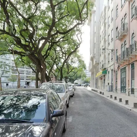 Apartment In Centre Of Near Gulbenkien Garden